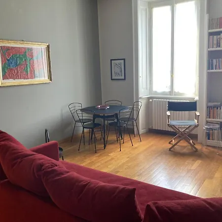 Designer In Center Apartamento